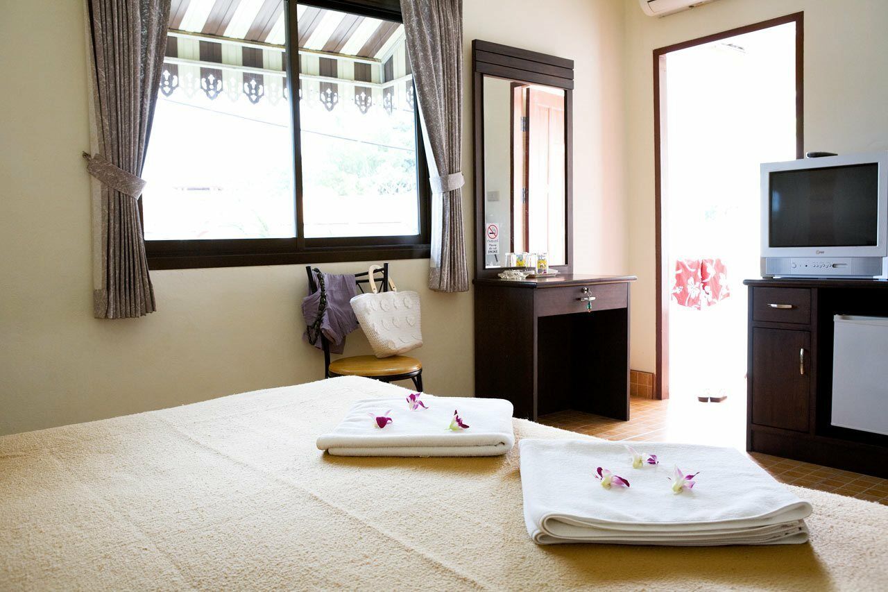 Hotel Anan House Phuket Exterior foto